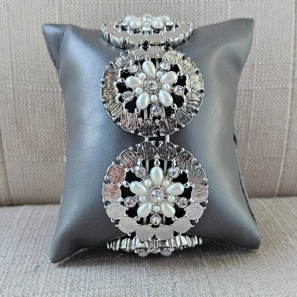 Monet Girls Bracelet PEARLS Forever Stretched Wrist Band Fashion Jewelry - Picture 11 of 15